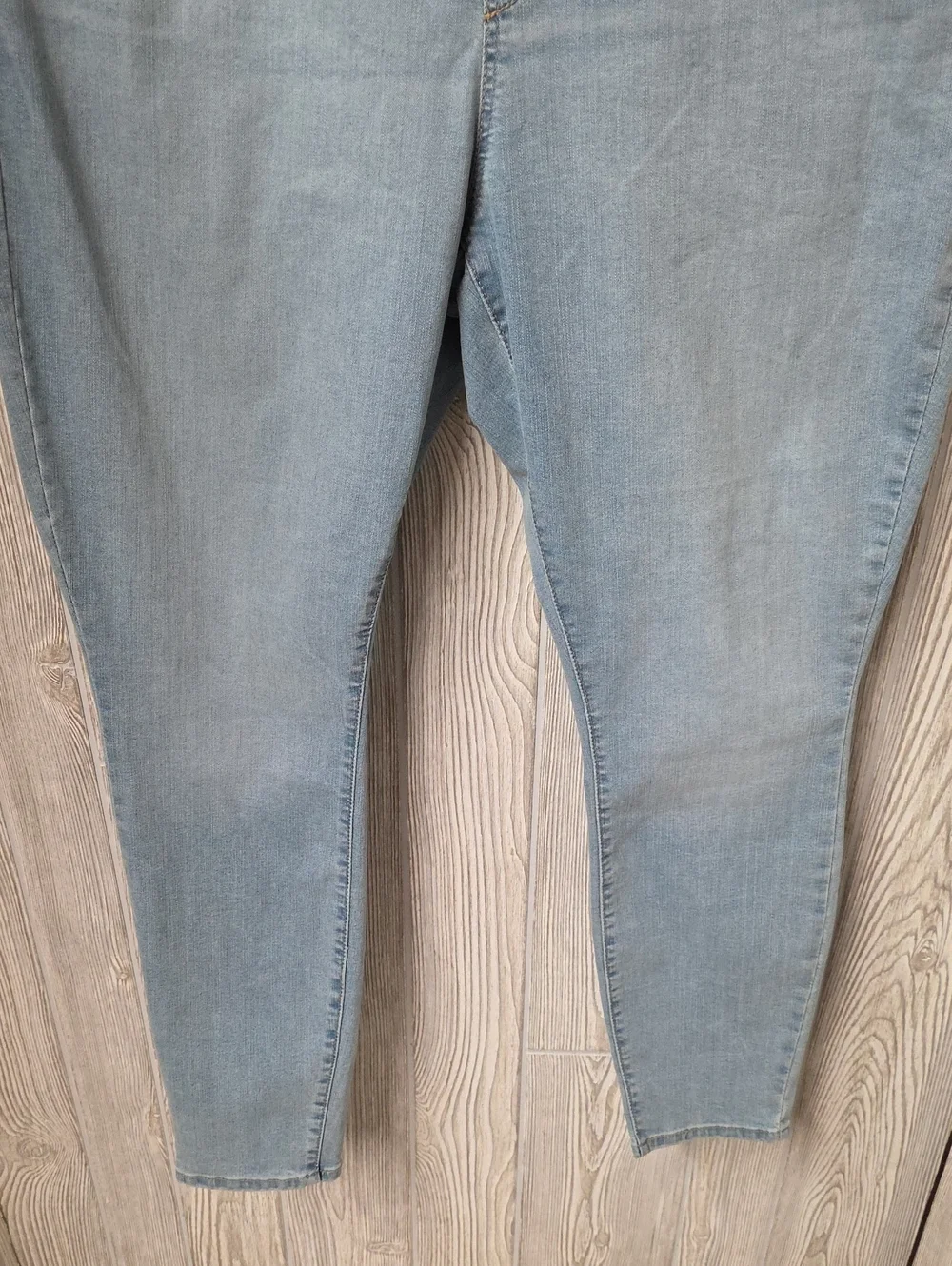 Signature by Levi Strauss Totally Shaping Pull On Skinny Jeans Women Plus 20 NWT